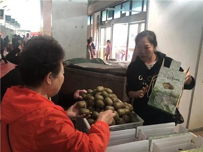 貴州省機(jī)關(guān)事業(yè)單位扶貧點(diǎn)扶貧產(chǎn)品巡回展六盤水站啟動(dòng)