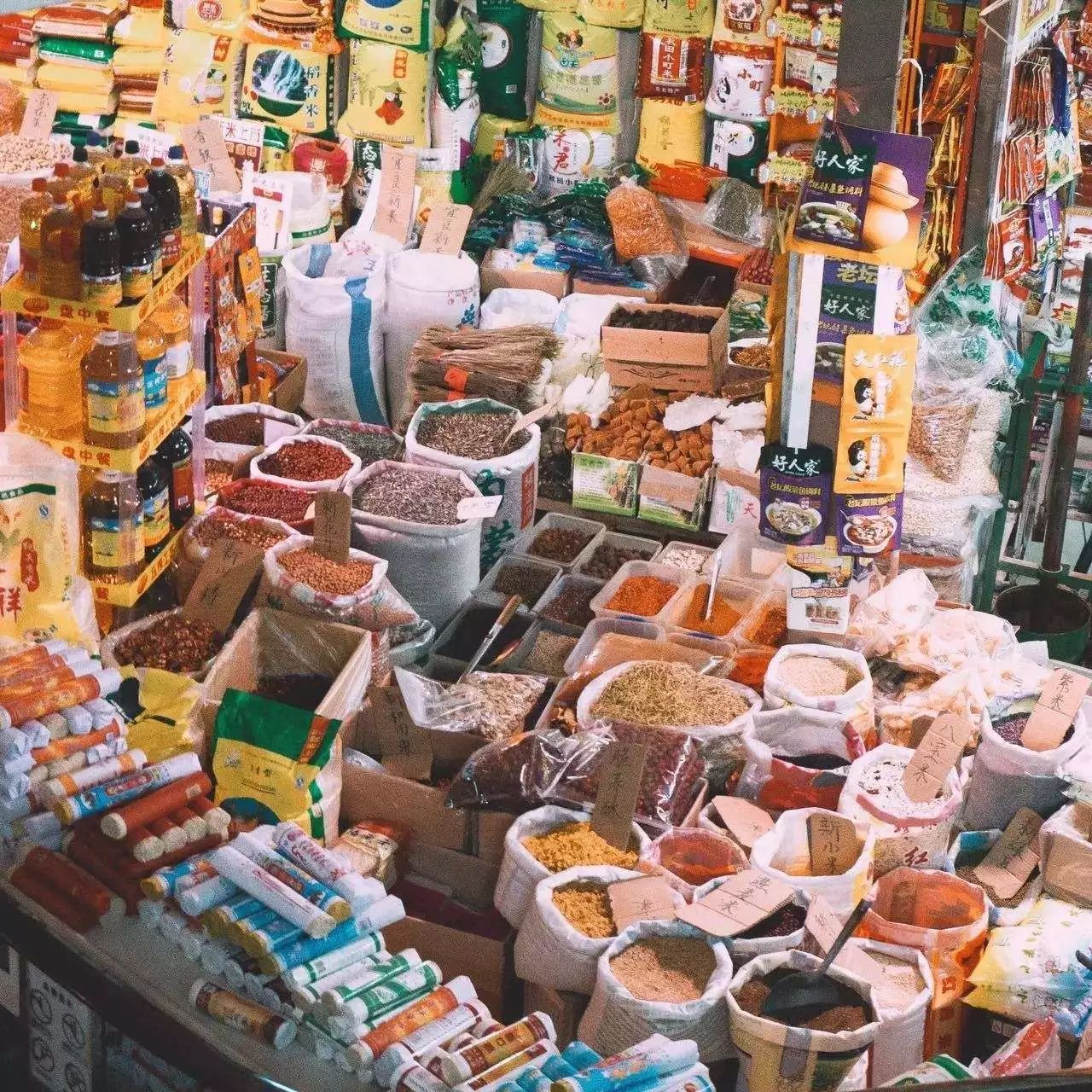 篆新市場(chǎng)管理權(quán)收回引關(guān)注，商戶(hù)經(jīng)營(yíng)不變美食依舊